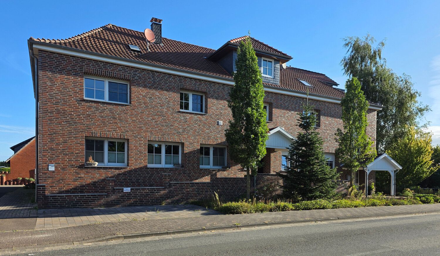Großzügige 4-Zimmer-Erdgeschosswohnung mit Garage und Stellplatz