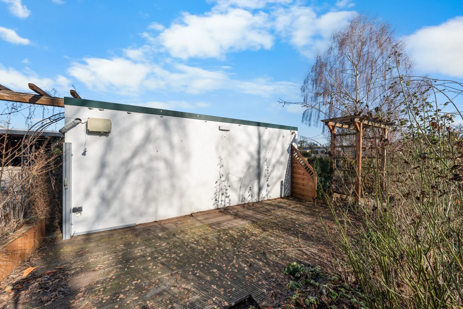 Appartement spacieux de 4 pièces au rez-de-chaussée avec garage et place de parking