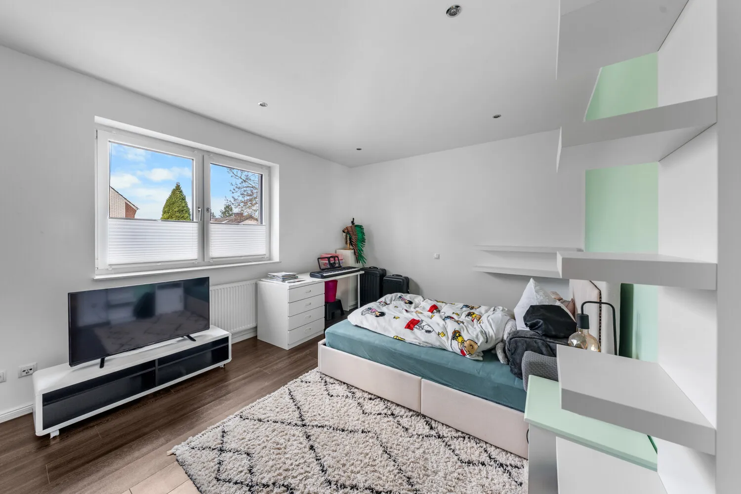 Modernes Wohngefühl mit großzügigem Balkon und Weitblick ins Grüne