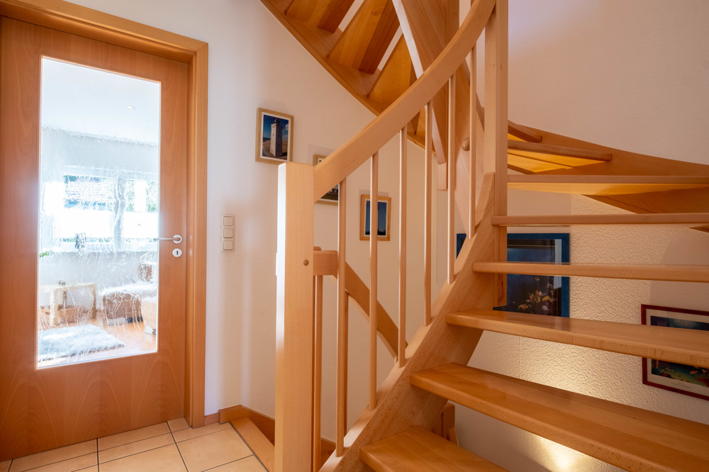 Holztreppe ins OG