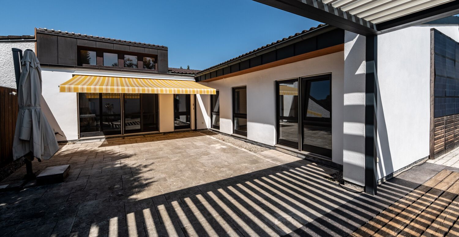 Terrasse mit Pergola