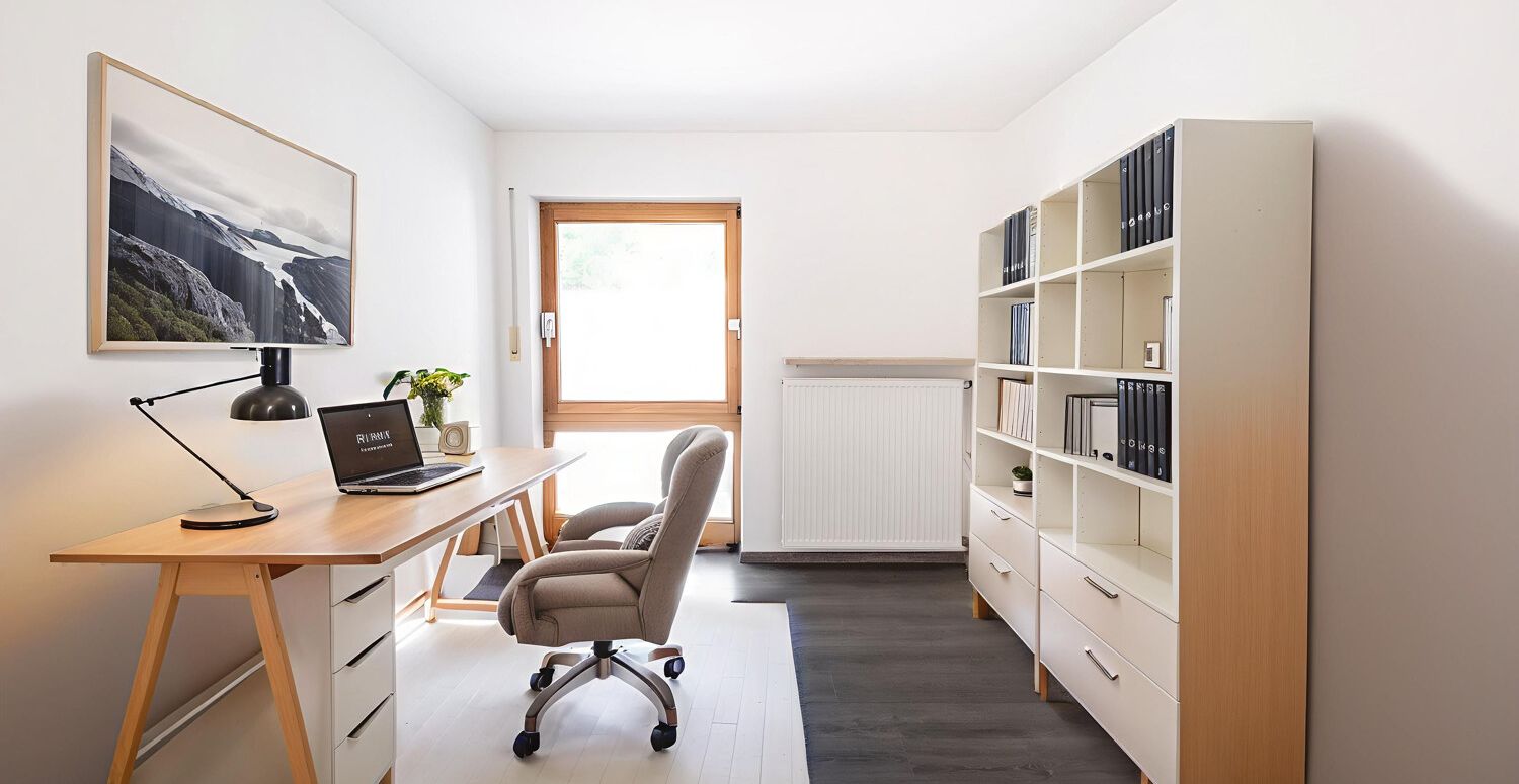 Kinderzimmer/Büro (Staged)