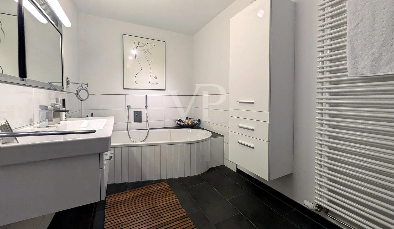 Badezimmer mit Badewanne