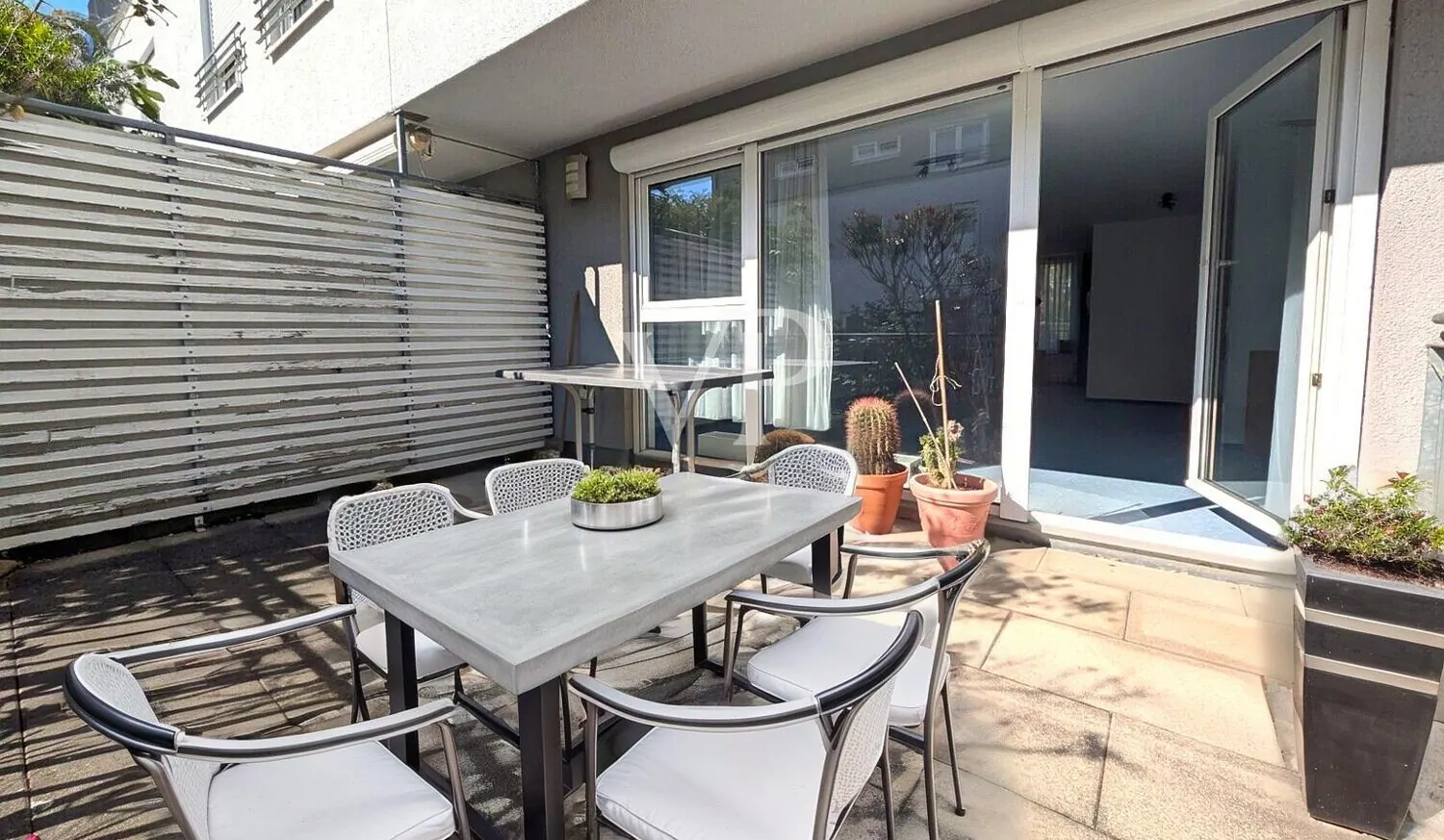 Terrasse digital möbliert