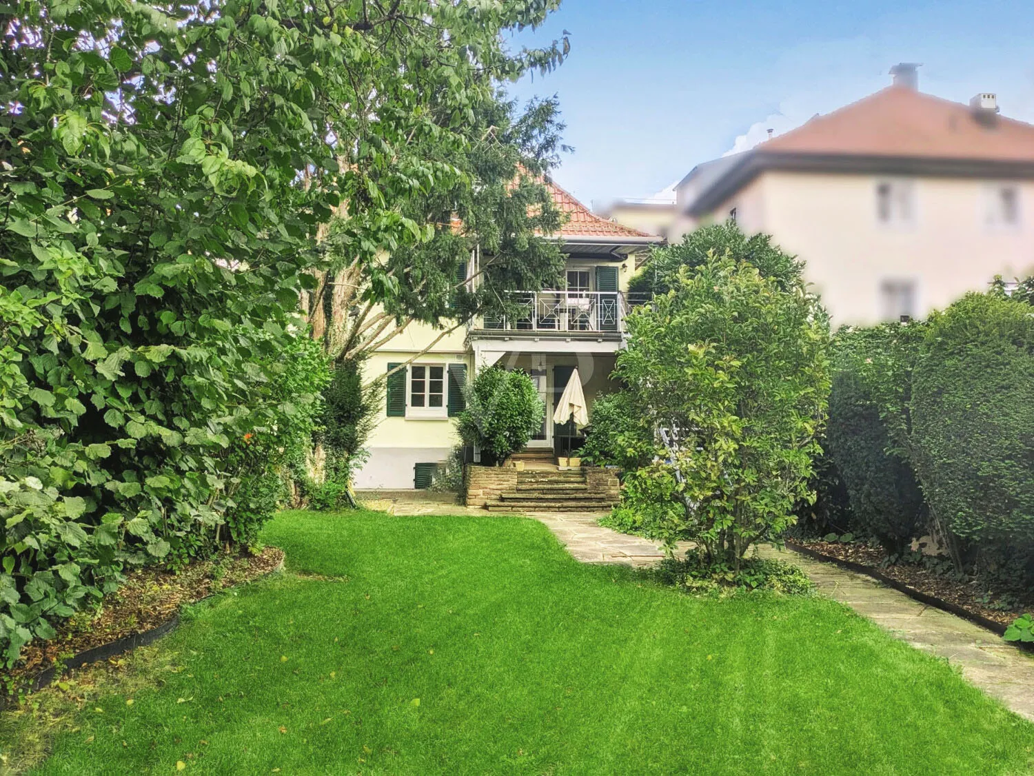 Garten und Rückansicht