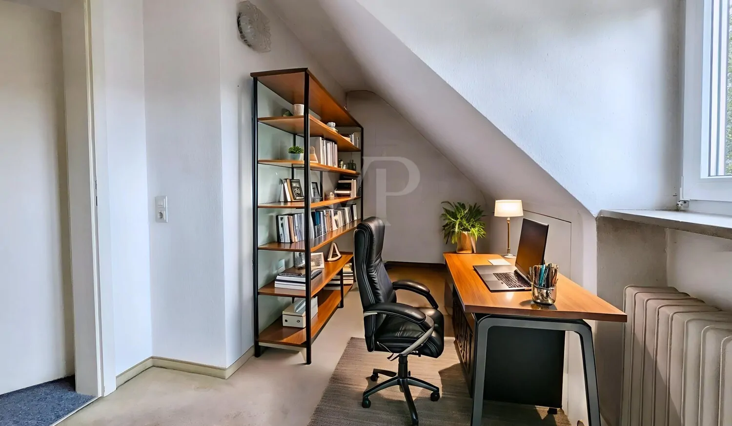 Arbeitszimmer (digitales Staging)