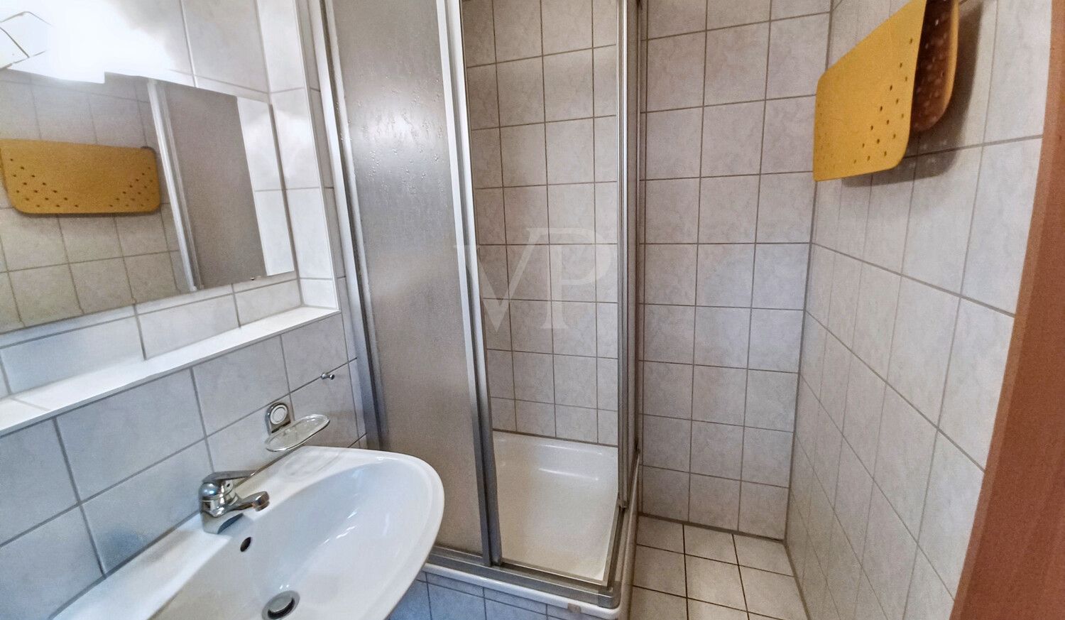 Bad mit Dusche im Untergeschoss