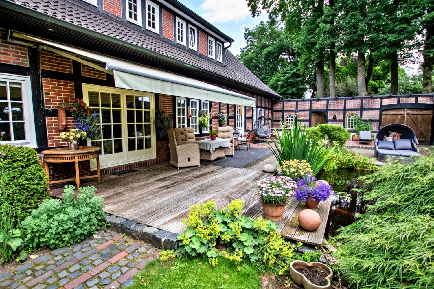 Terrasse mit Markise