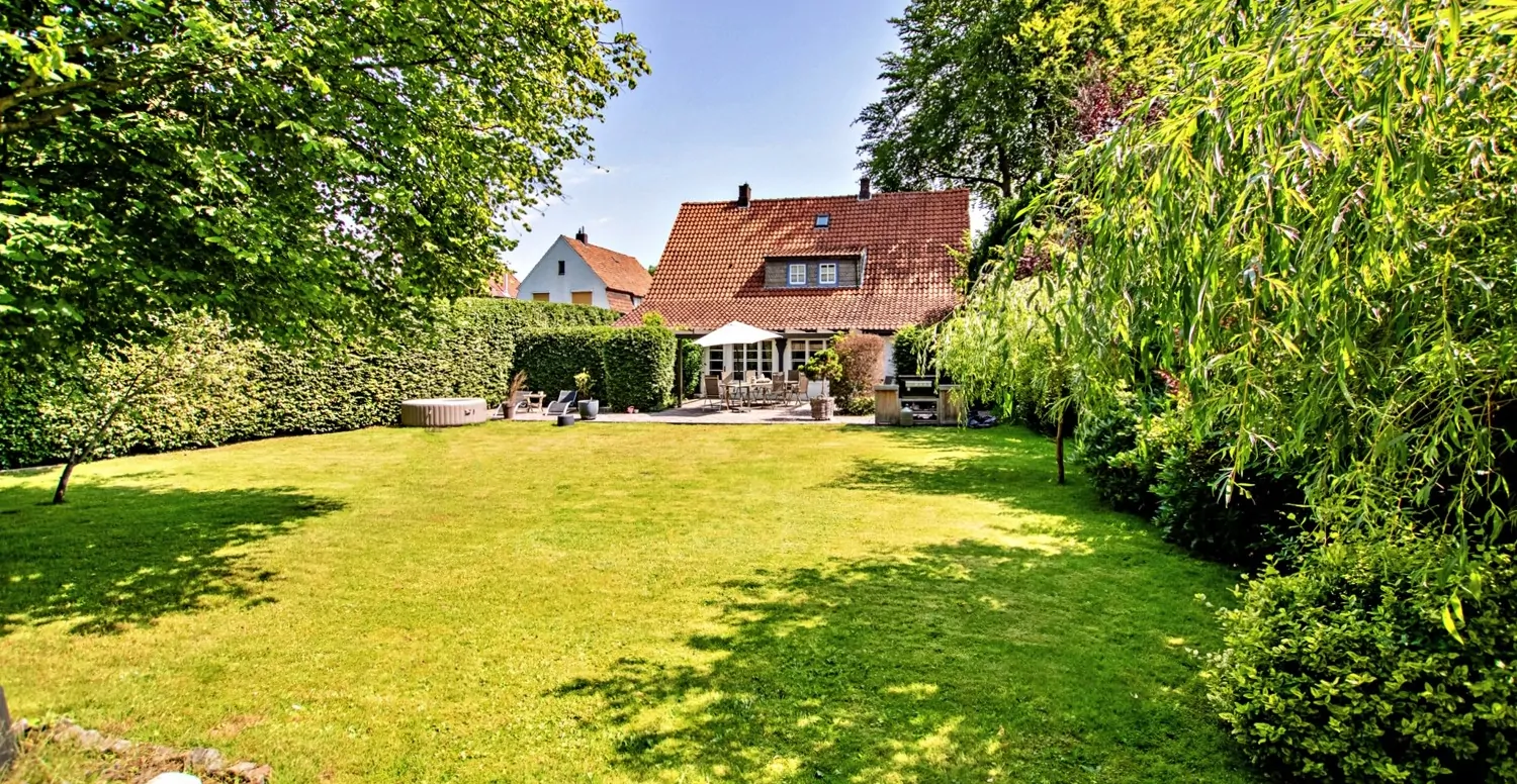 Blick aus dem Garten