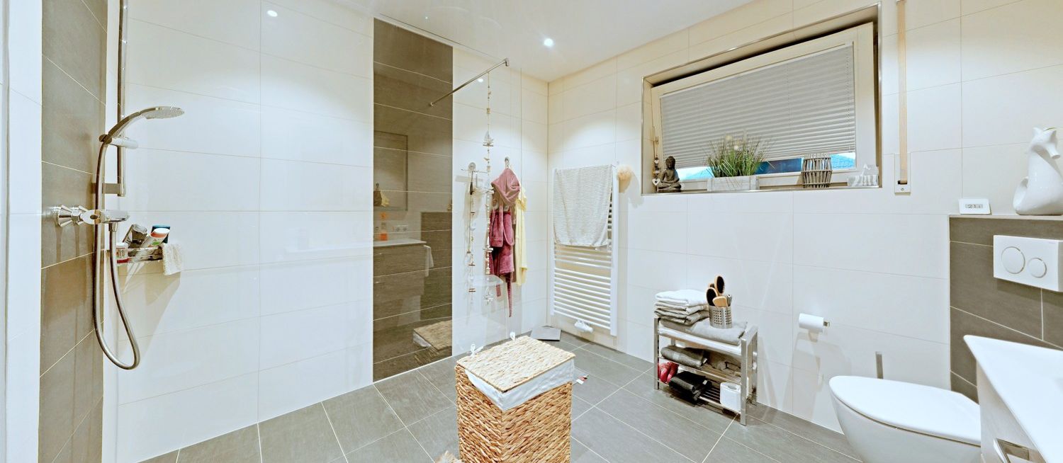 Badezimmer EG