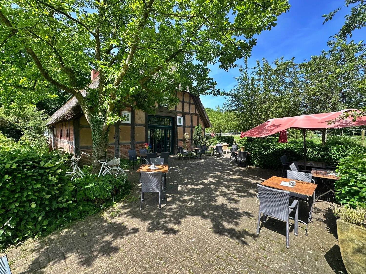 Sitzgelegenheiten