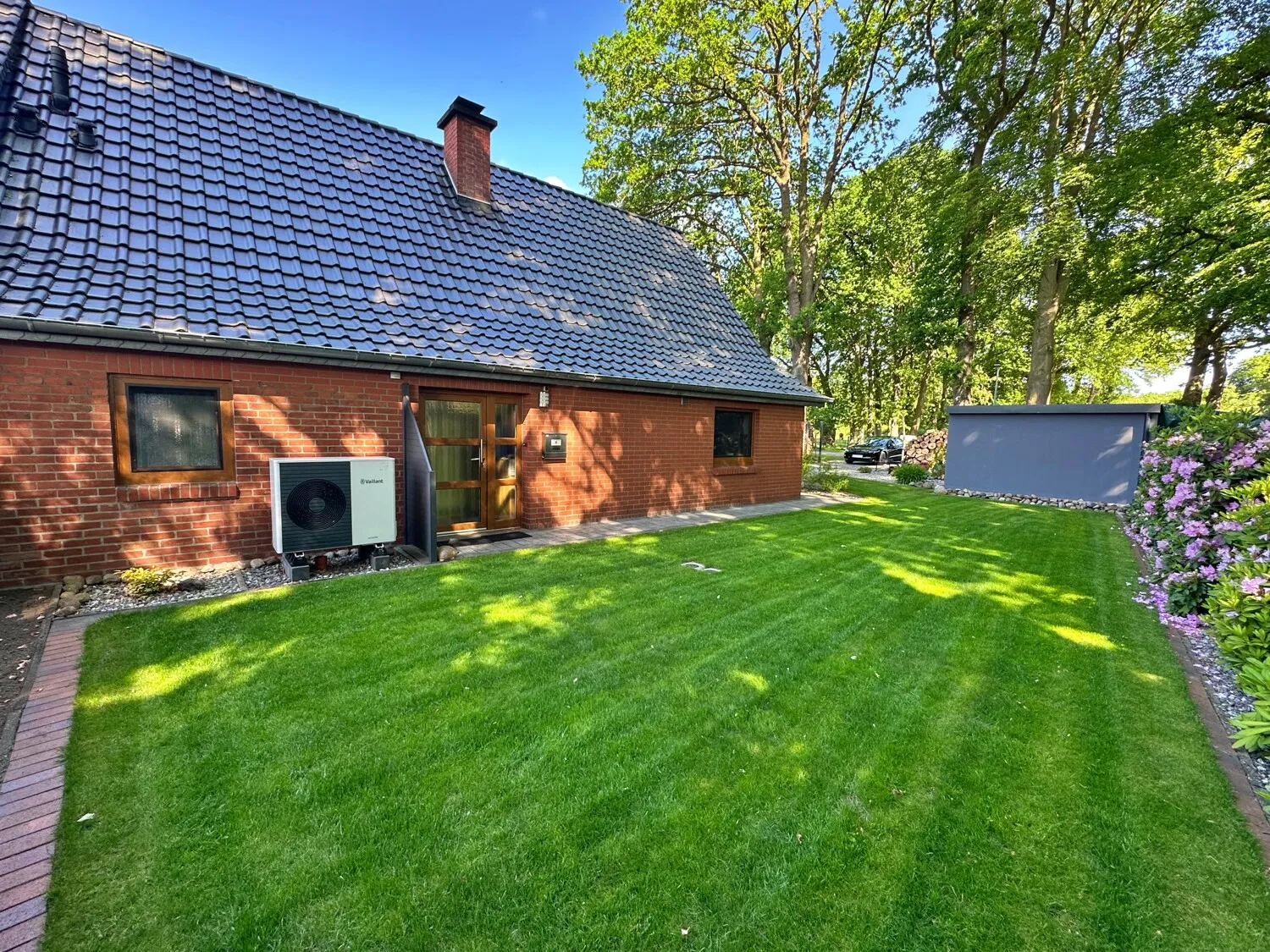 Vorgarten und Hauseingang