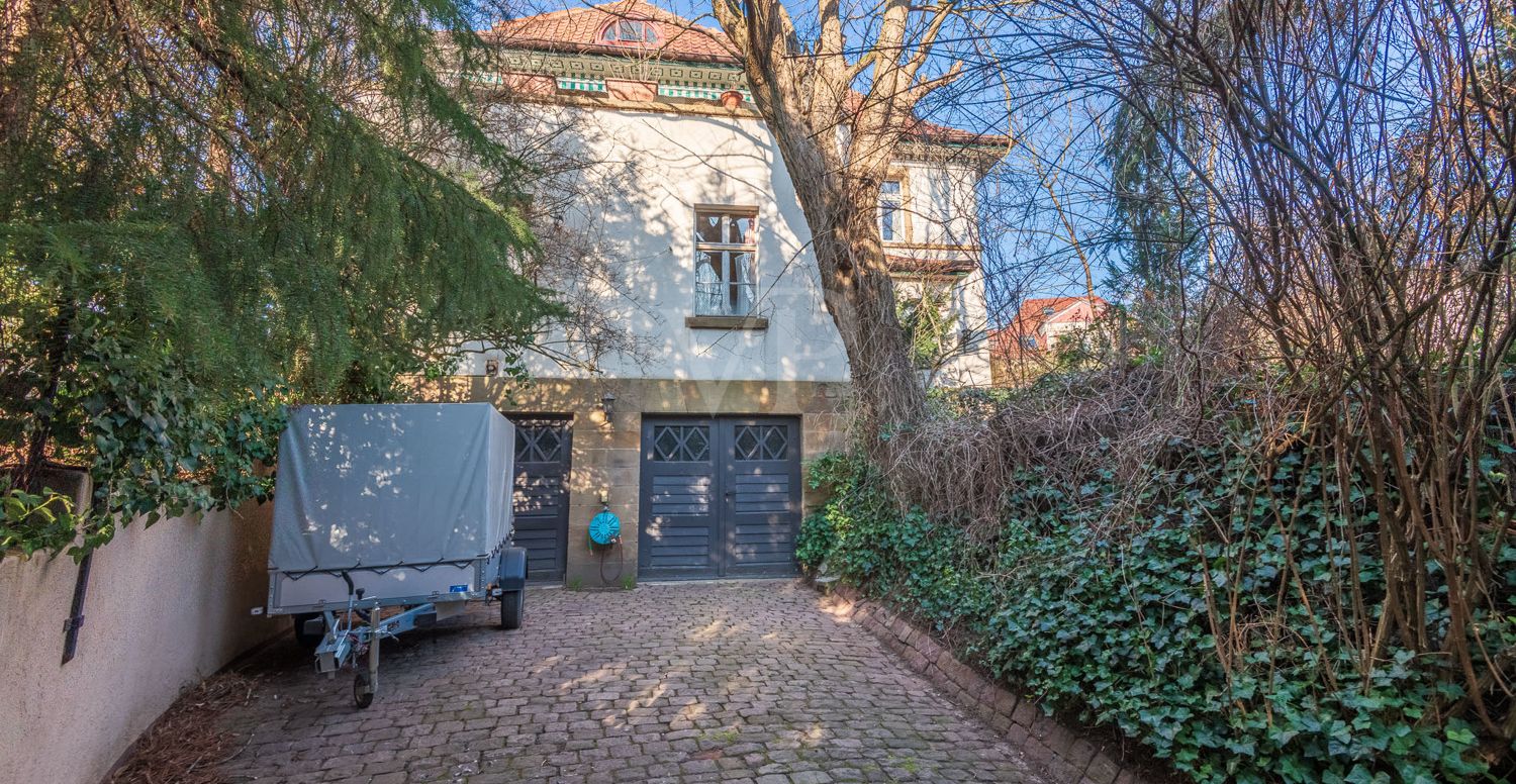 Hof / Garage