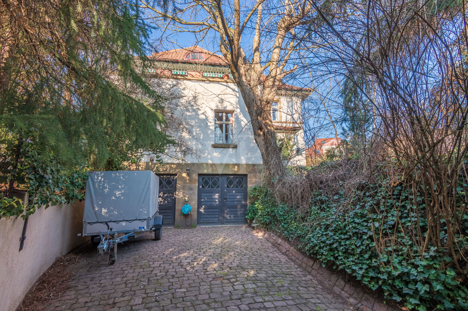 Hof / Garage