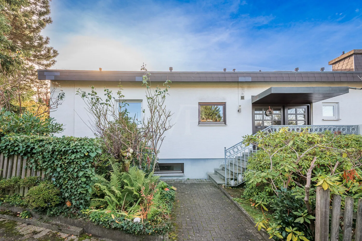 Family life in a light-flooded detached house with idyllic garden on the Geigersberg