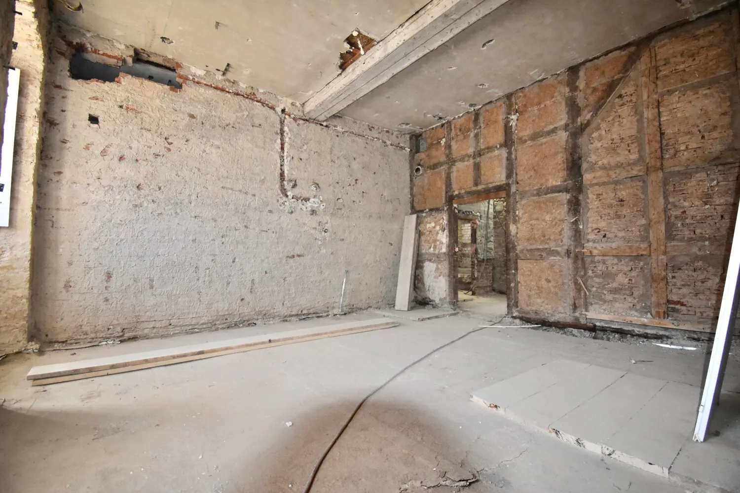 SANIERUNG IM SOMMER 2026 ABGESCHLOSSEN. PRAXISFLÄCHEN IN VERSCHIEDENEN GRÖßEN ZUR AUSWAHL