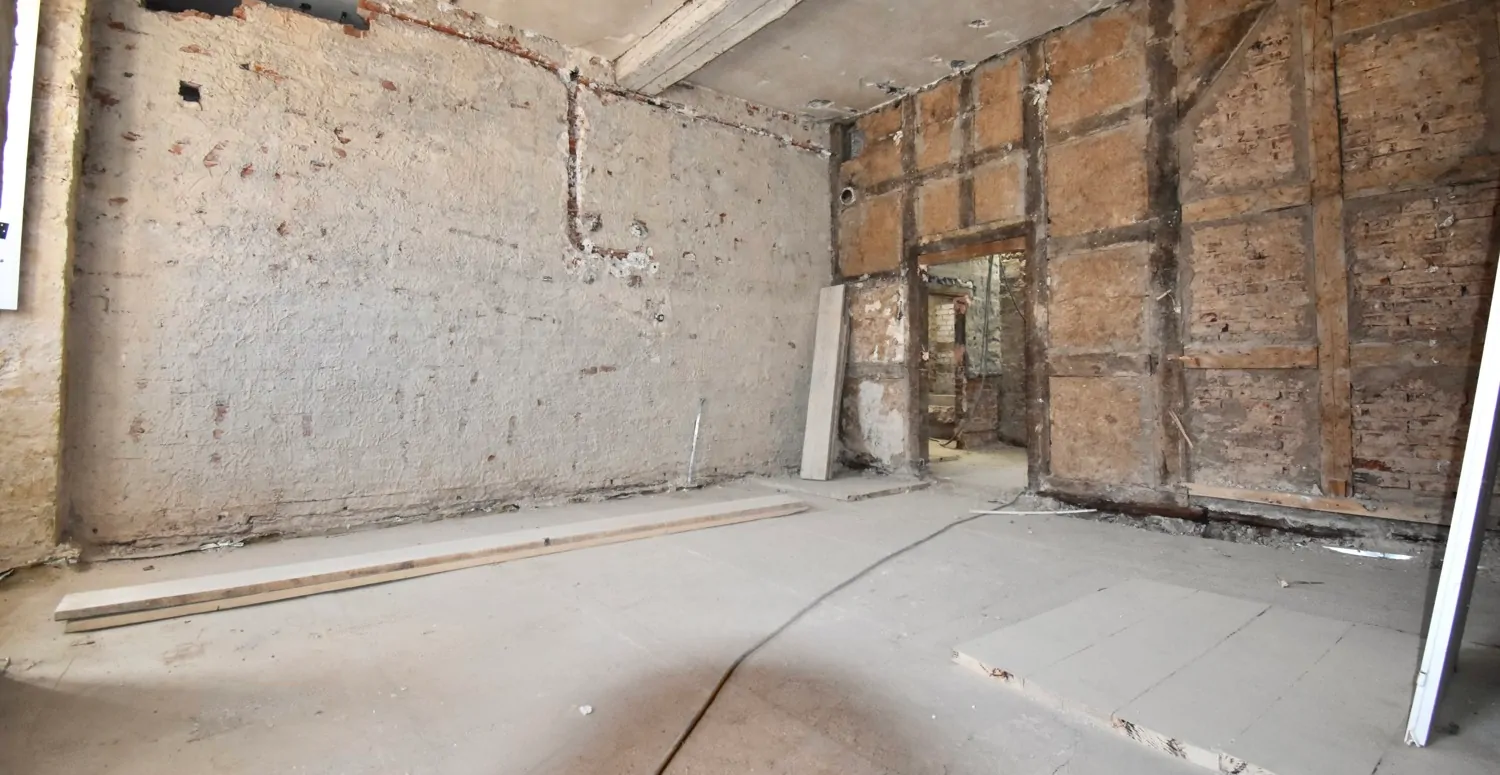 SANIERUNG IM SOMMER 2026 ABGESCHLOSSEN. PRAXISFLÄCHEN IN VERSCHIEDENEN GRÖßEN ZUR AUSWAHL