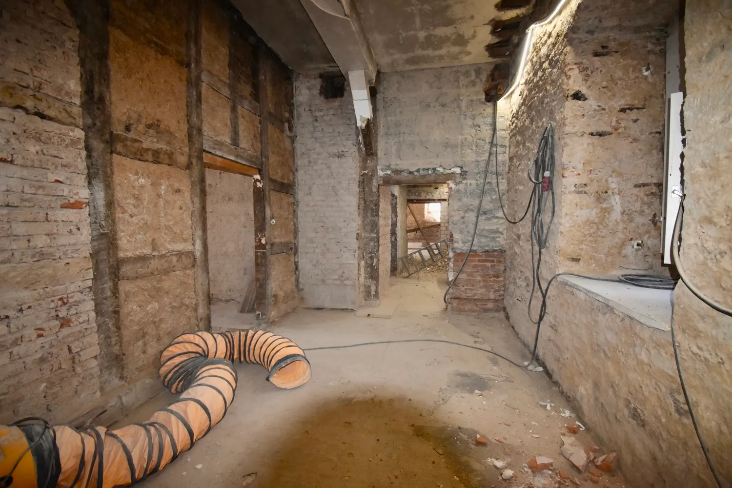 SANIERUNG IM SOMMER 2026 ABGESCHLOSSEN. PRAXISFLÄCHEN IN VERSCHIEDENEN GRÖßEN ZUR AUSWAHL