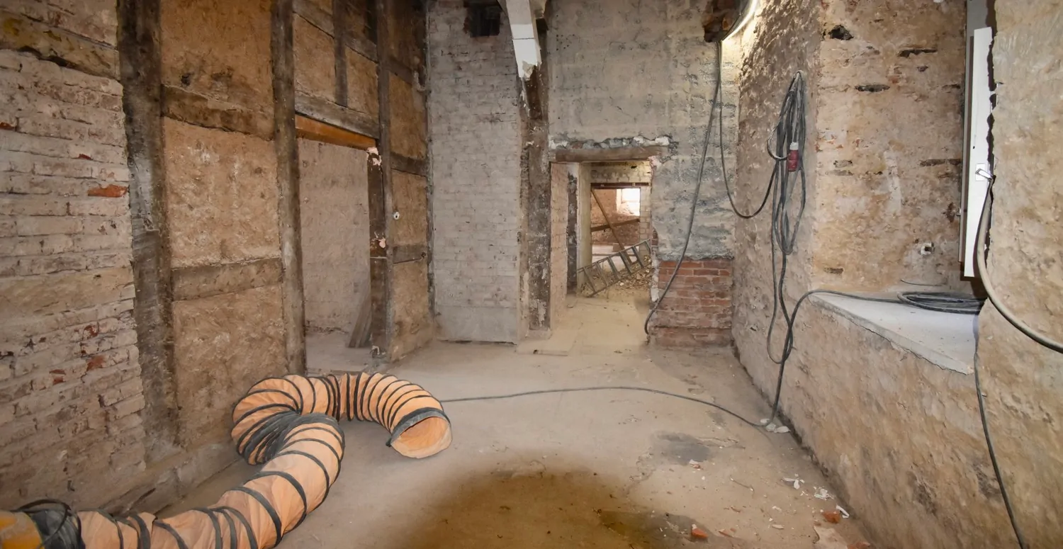 SANIERUNG IM SOMMER 2026 ABGESCHLOSSEN. PRAXISFLÄCHEN IN VERSCHIEDENEN GRÖßEN ZUR AUSWAHL