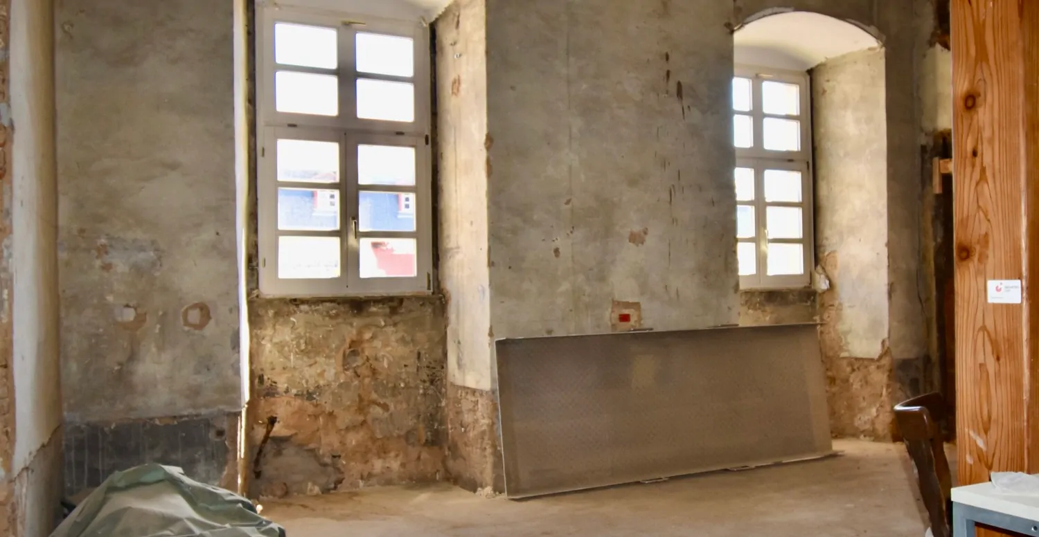 SANIERUNG IM SOMMER 2026 ABGESCHLOSSEN. PRAXISFLÄCHEN IN VERSCHIEDENEN GRÖßEN ZUR AUSWAHL