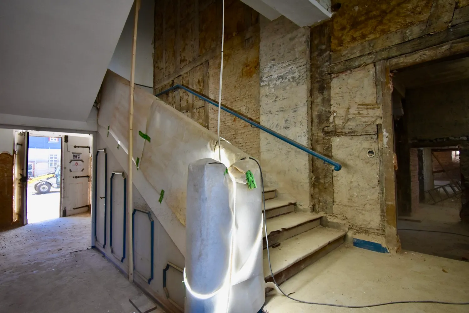 SANIERUNG IM SOMMER 2026 ABGESCHLOSSEN. PRAXISFLÄCHEN IN VERSCHIEDENEN GRÖßEN ZUR AUSWAHL