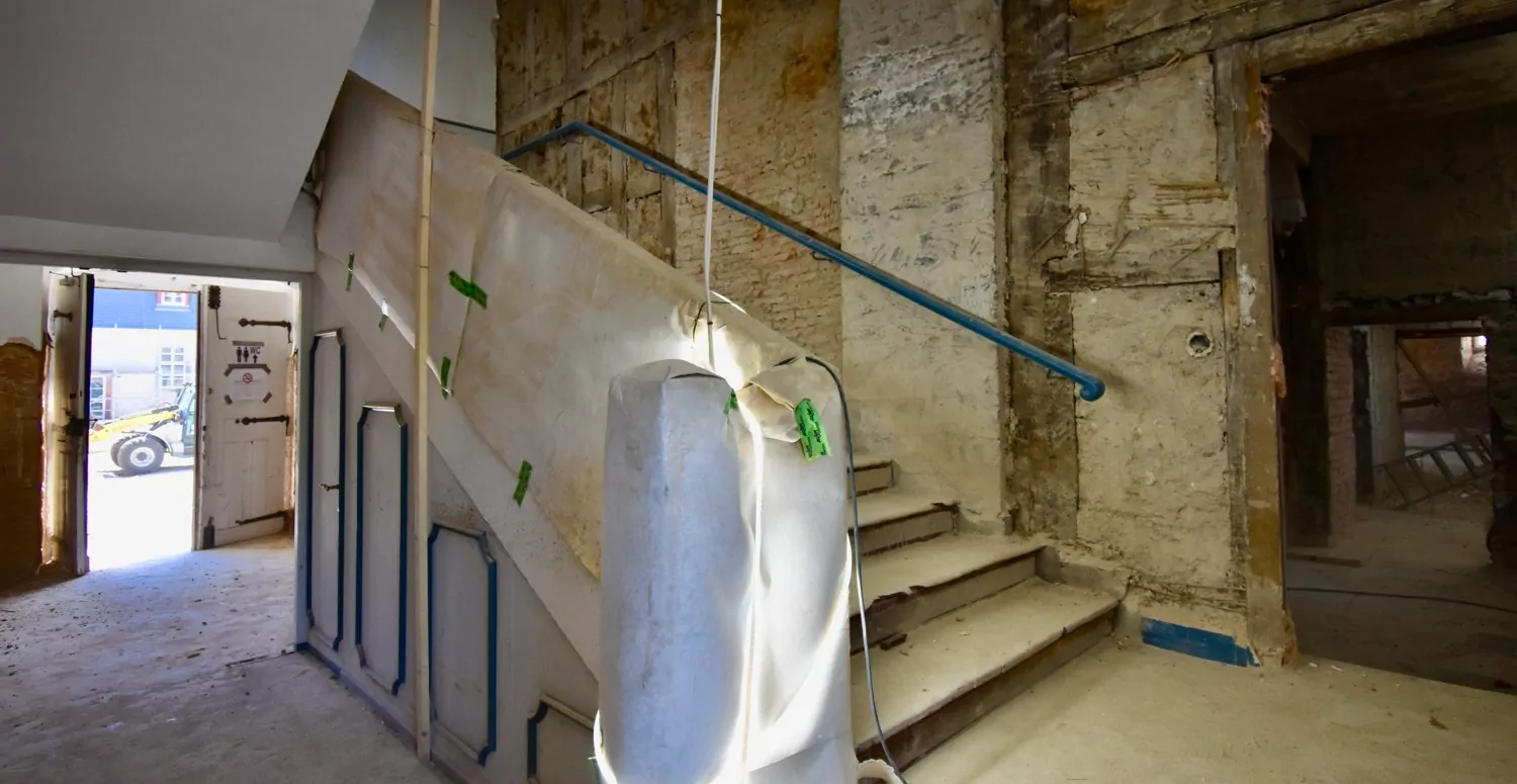 SANIERUNG IM SOMMER 2026 ABGESCHLOSSEN. PRAXISFLÄCHEN IN VERSCHIEDENEN GRÖßEN ZUR AUSWAHL