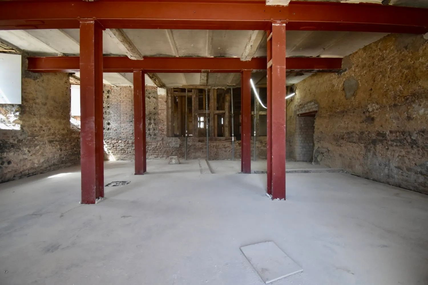 SANIERUNG IM SOMMER 2026 ABGESCHLOSSEN. PRAXISFLÄCHEN IN VERSCHIEDENEN GRÖßEN ZUR AUSWAHL