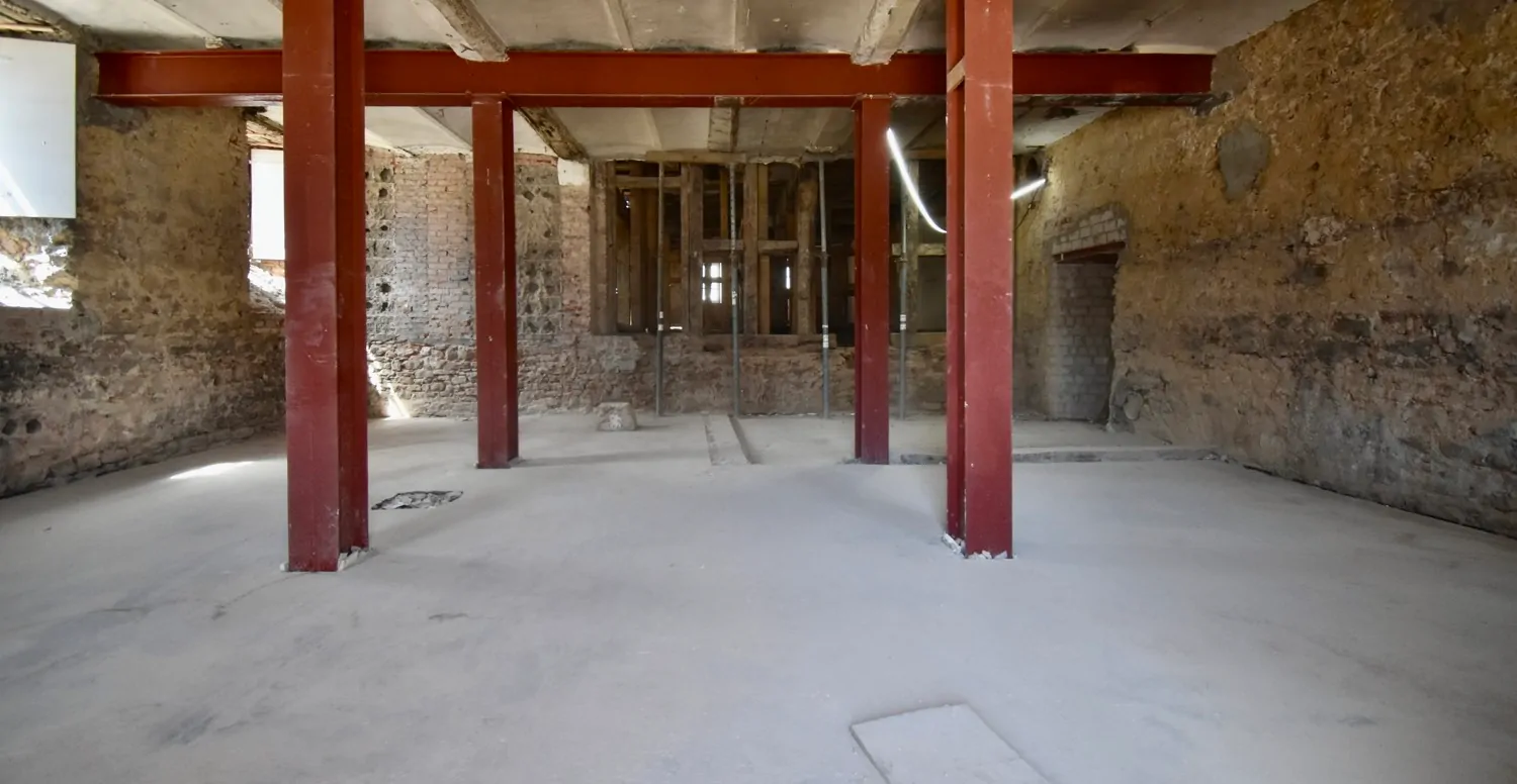 SANIERUNG IM SOMMER 2026 ABGESCHLOSSEN. PRAXISFLÄCHEN IN VERSCHIEDENEN GRÖßEN ZUR AUSWAHL