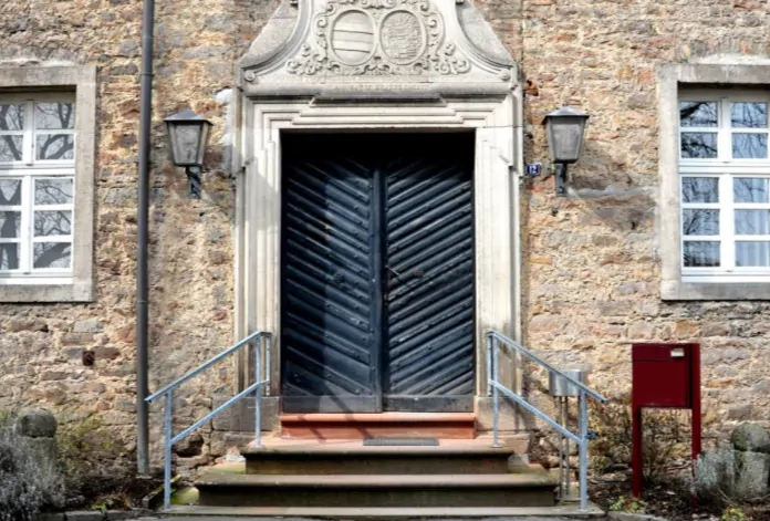 SANIERUNG IM SOMMER 2026 ABGESCHLOSSEN. PRAXISFLÄCHEN IN VERSCHIEDENEN GRÖßEN ZUR AUSWAHL