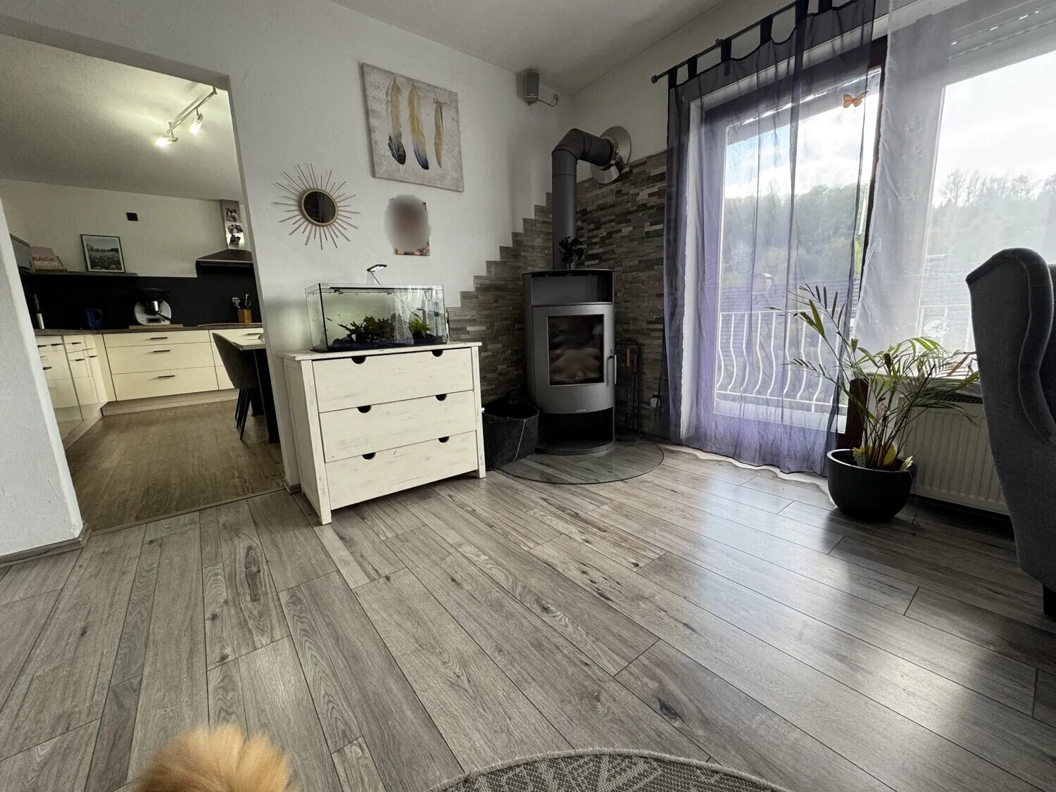 Wohnzimmer mit Kamin