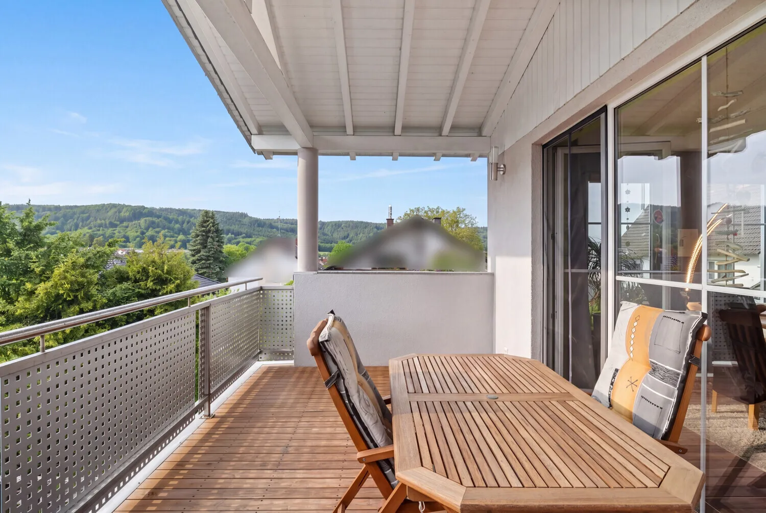 Überdachter Balkon