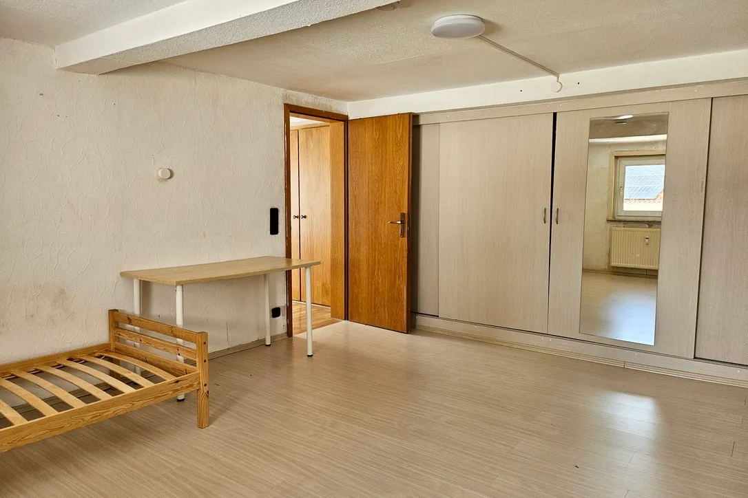 Zimmer mit Einbauschrank