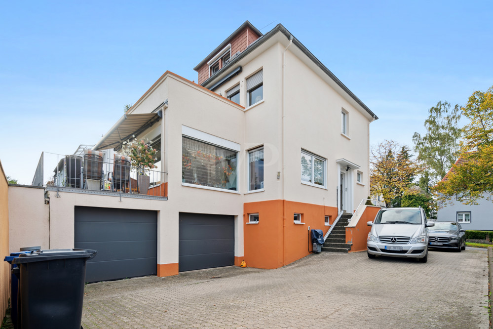 Haus mit 2 Garagen