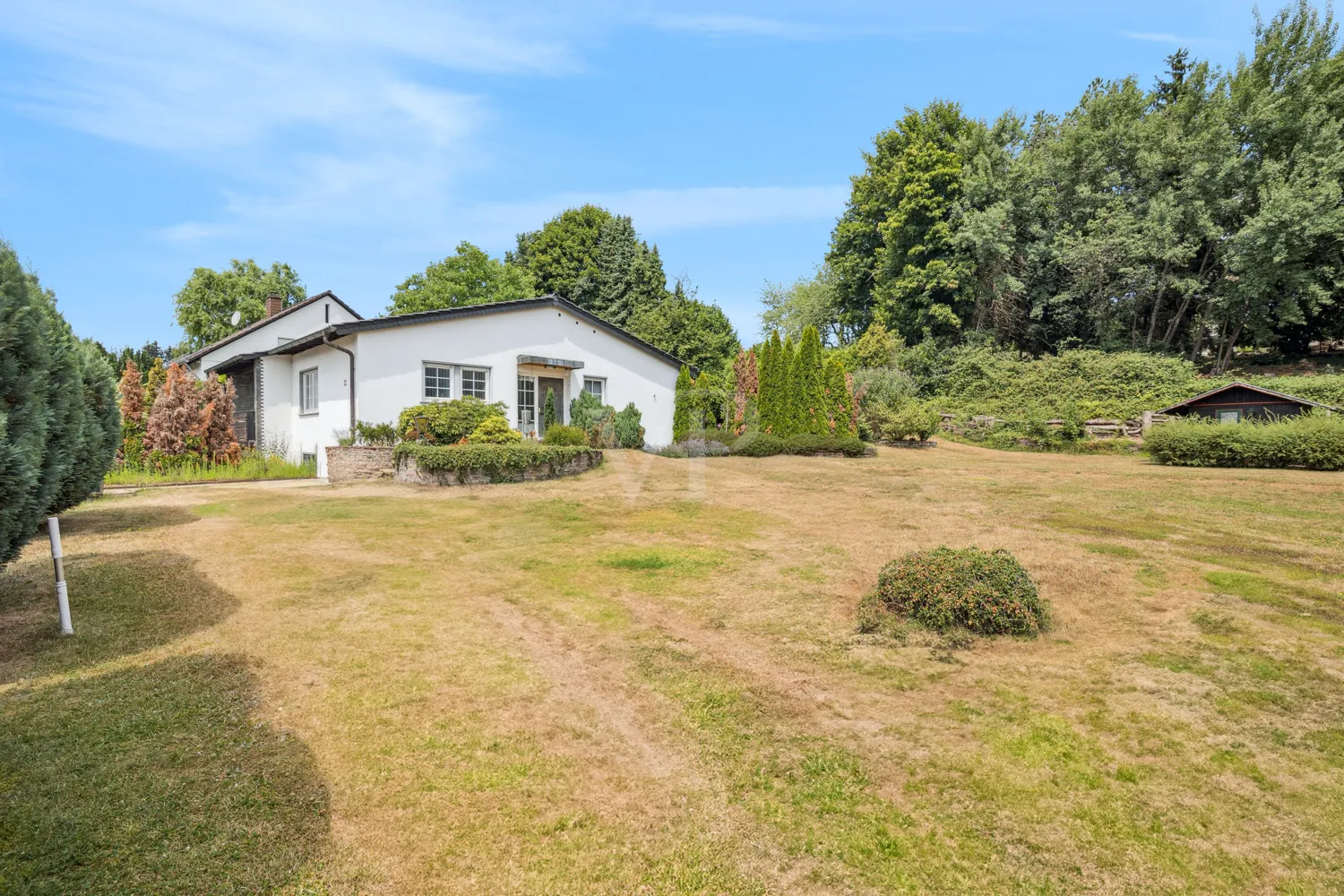 Gartenanlage aus Sicht des Nachbargrundstücks
