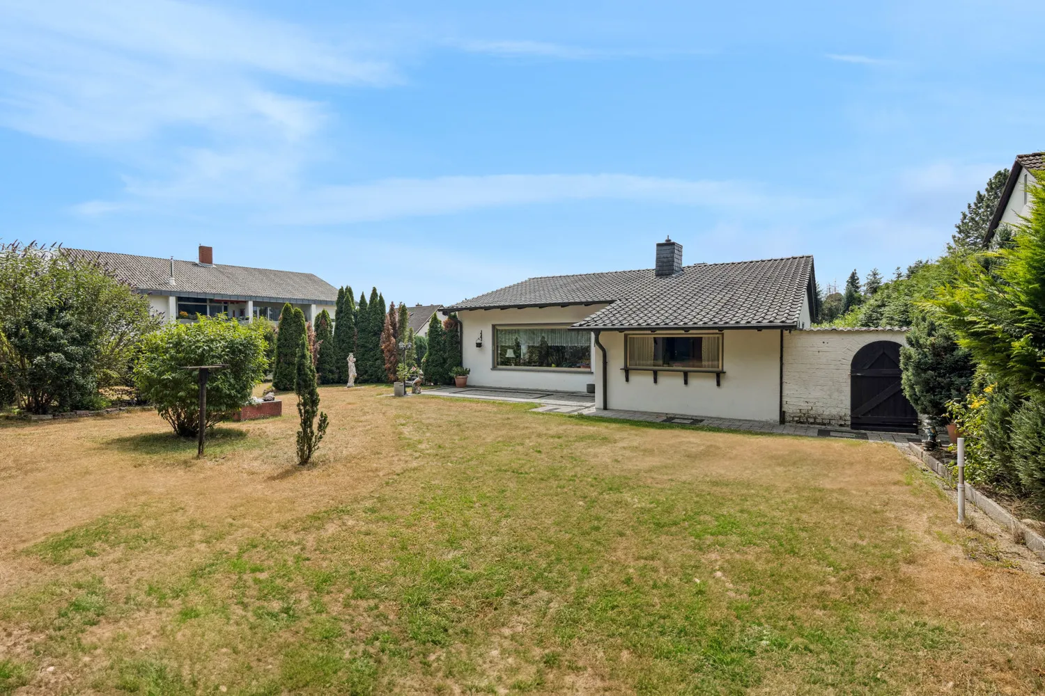 Rückansicht mit Terrasse