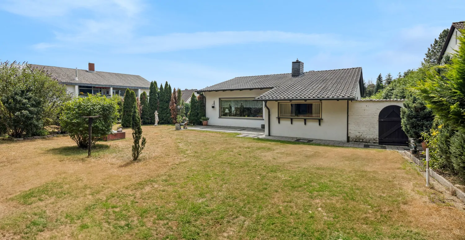 Rückansicht mit Terrasse