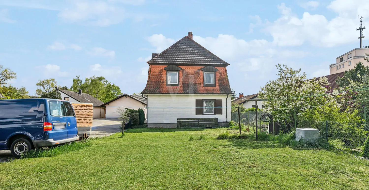 Seitenansicht mit Garten