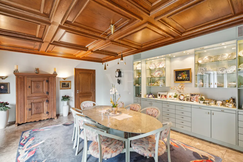 Professor's villa in Homburg's prime location with enchanting garden paradise