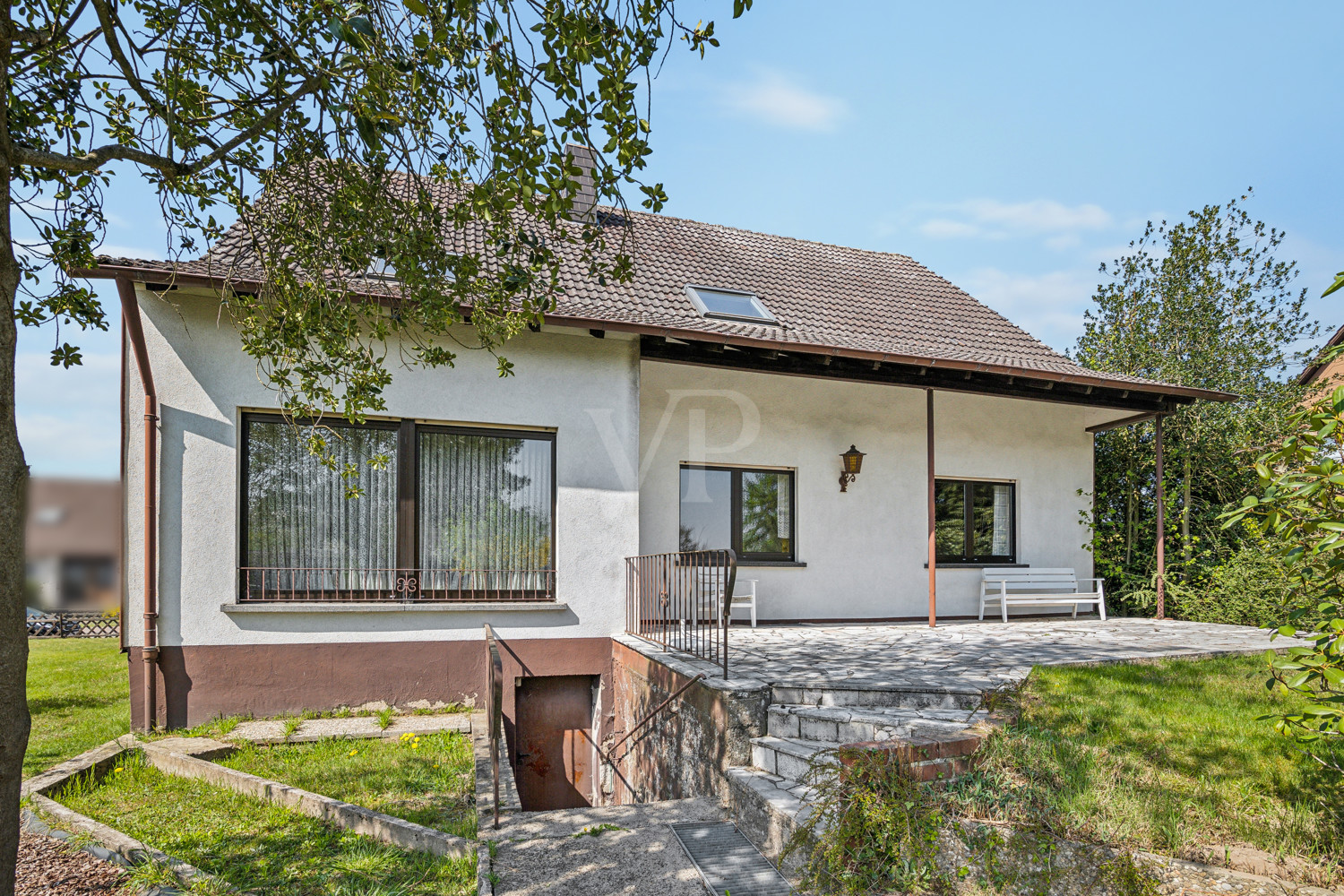 Rückansicht mit Terrasse
