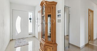 von_poll_real_estate_property_25309622_image_2