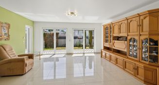 von_poll_real_estate_property_25309622_image_3