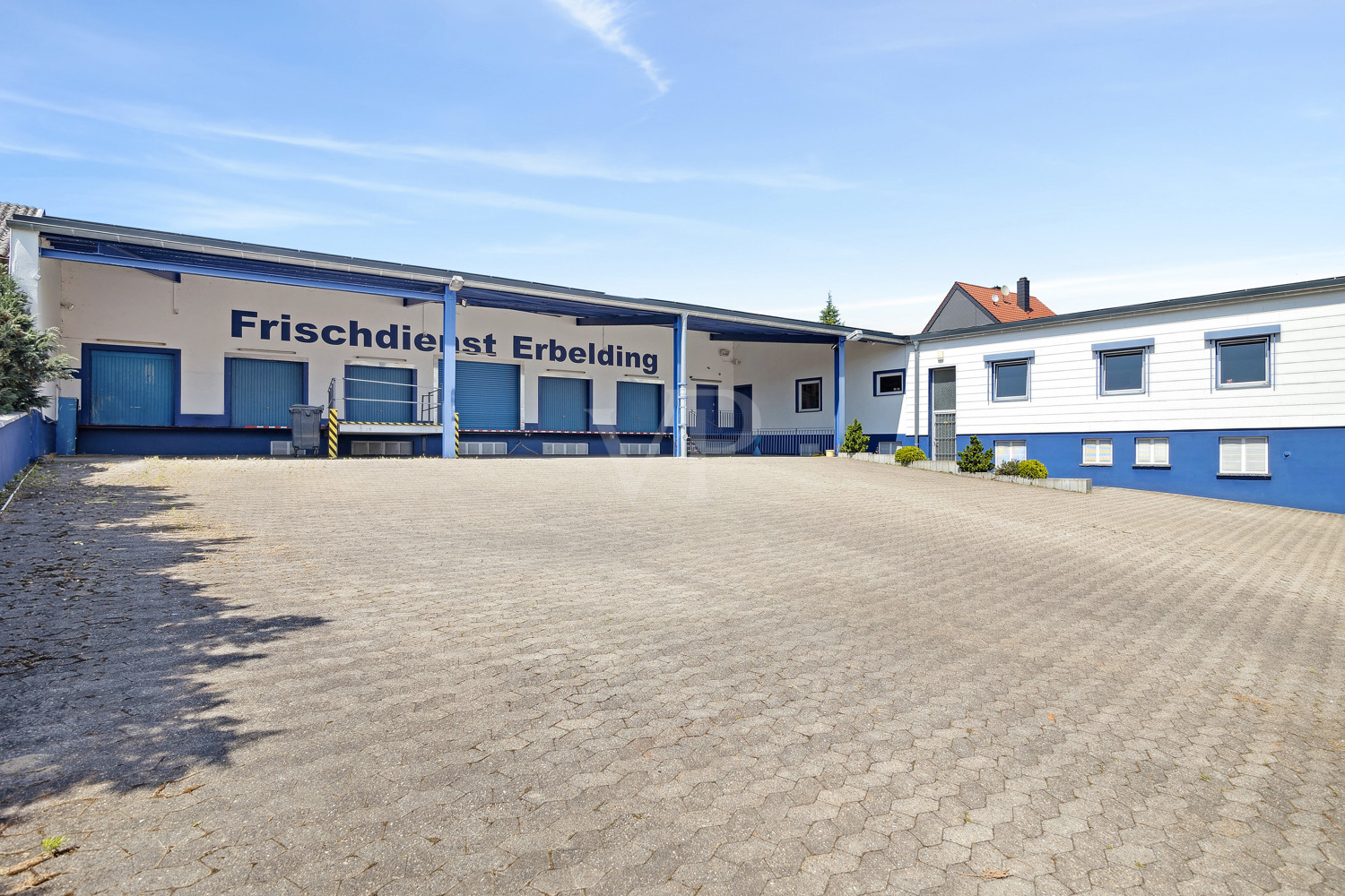 Lagerhalle und Büroräume