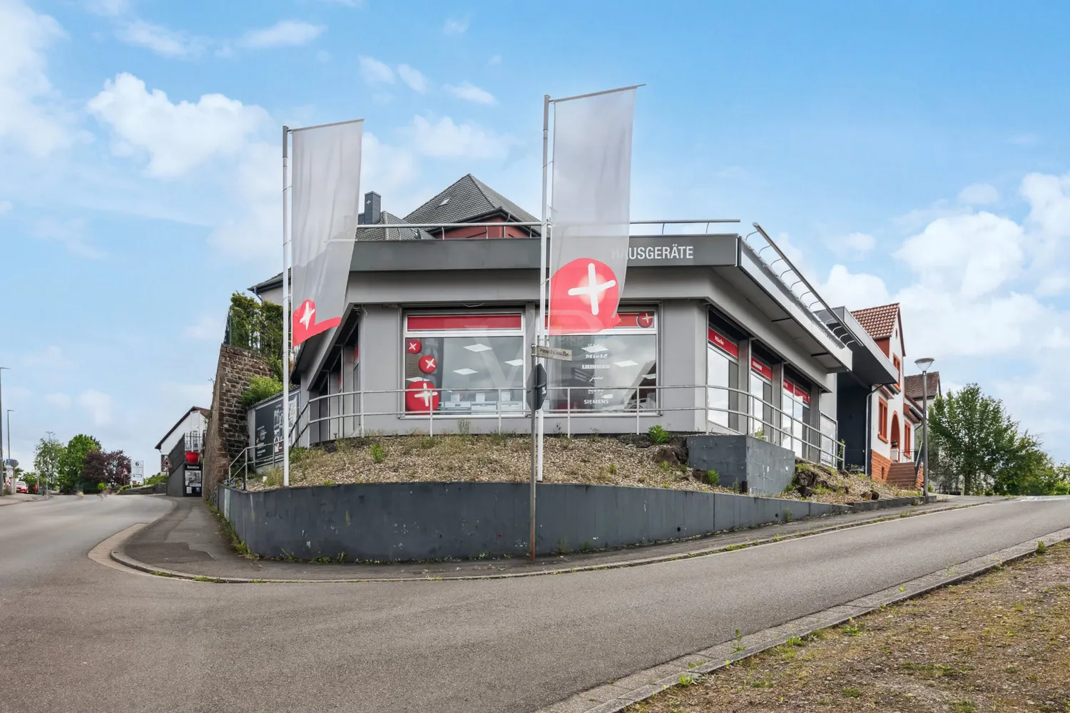 Attractive commercial building in a central location in Homburg-Einöd