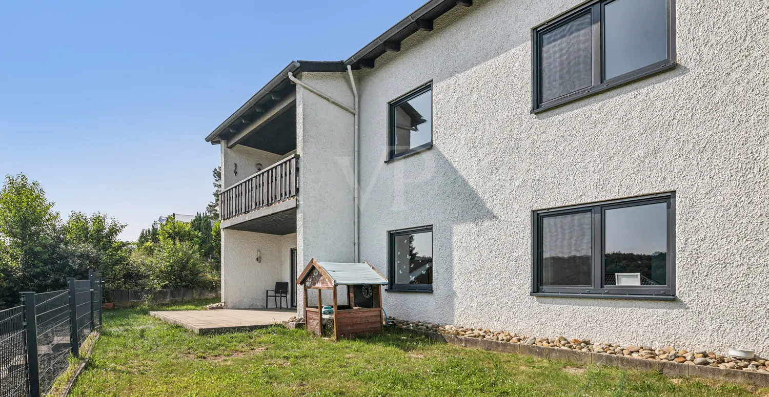 Seitenansicht mit Terrasse