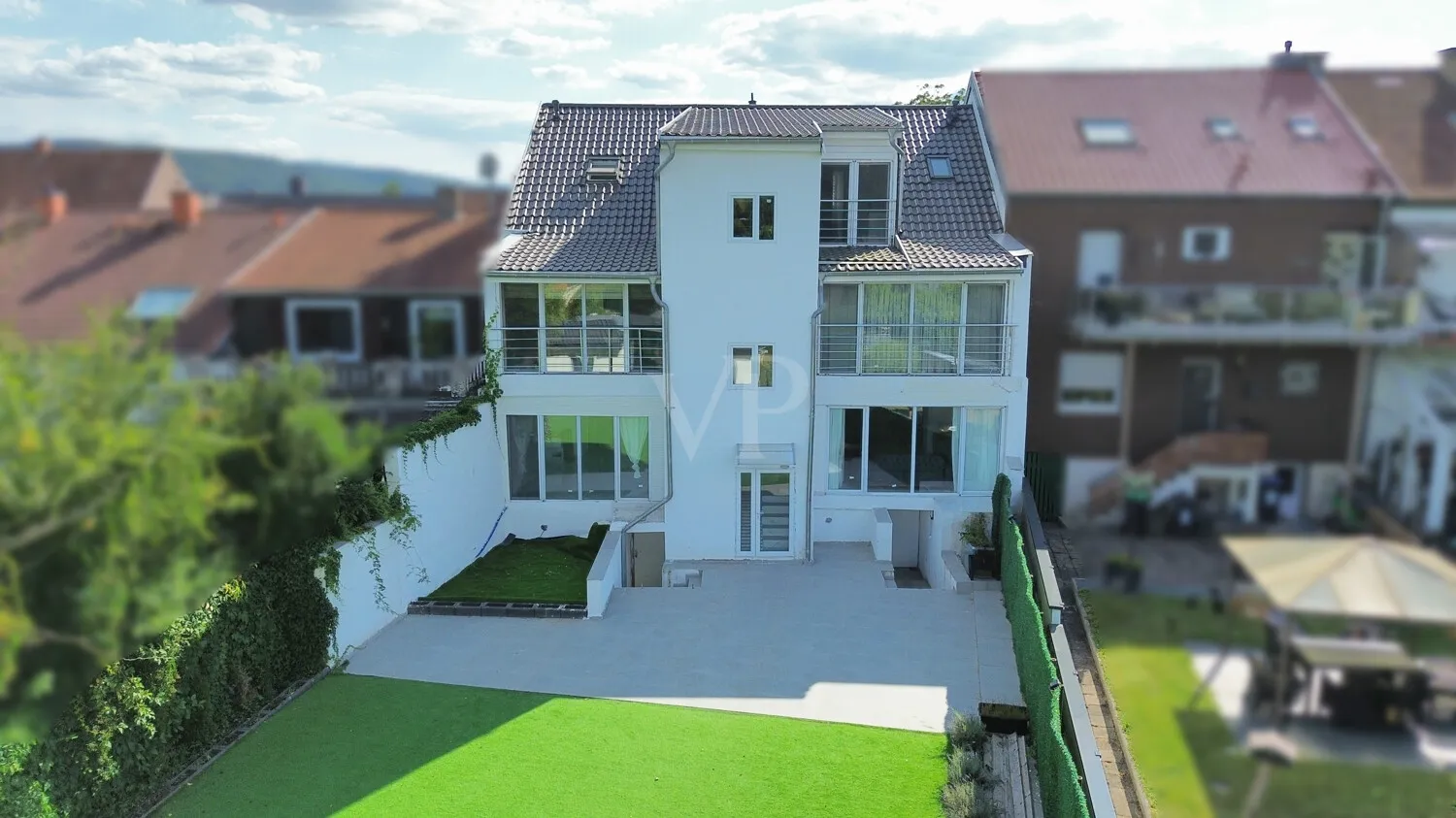 Spacious, fully renovated apartment building with up to 8 residential units
