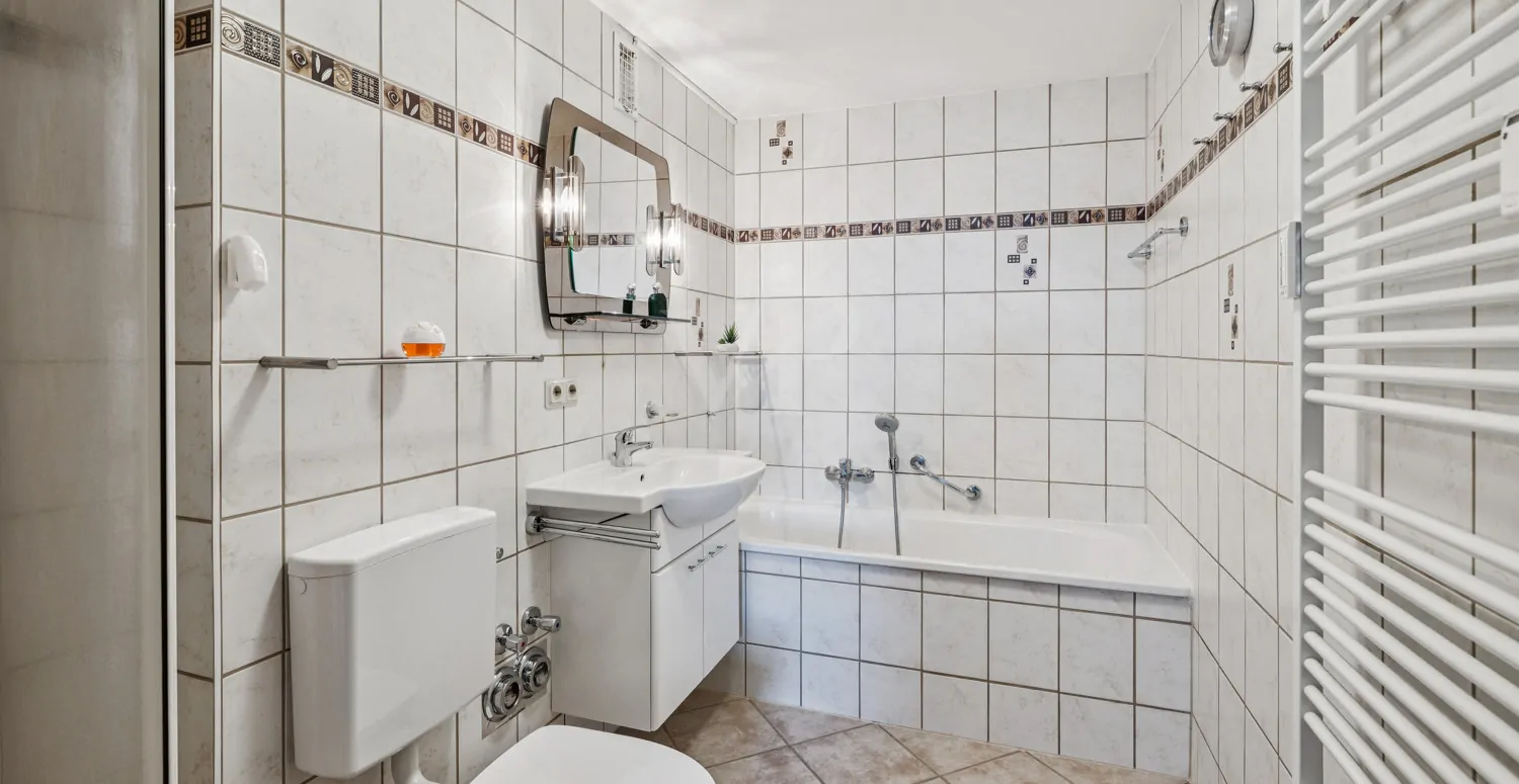 Badezimmer mit Dusche