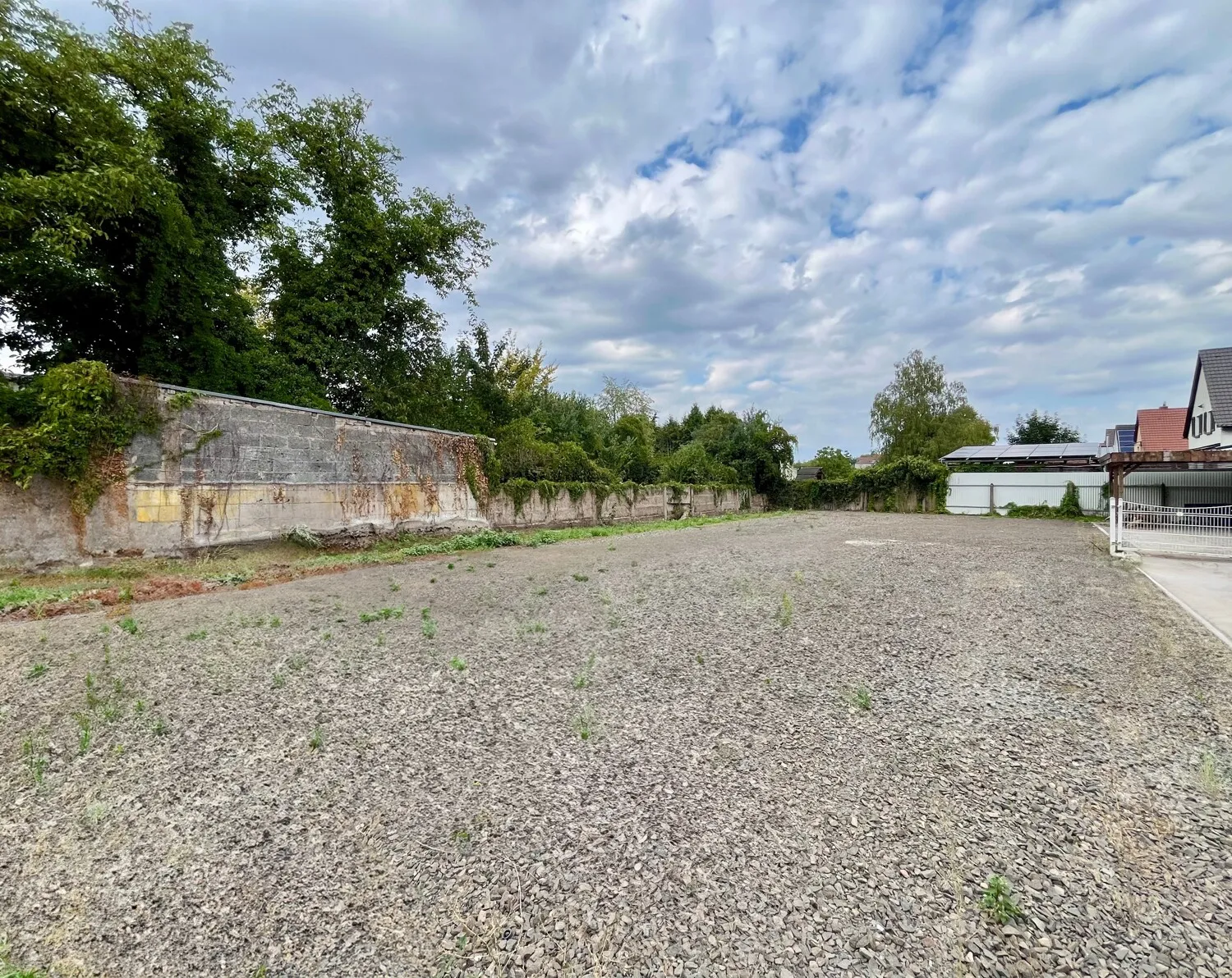Building plot with approved multi-family housing project