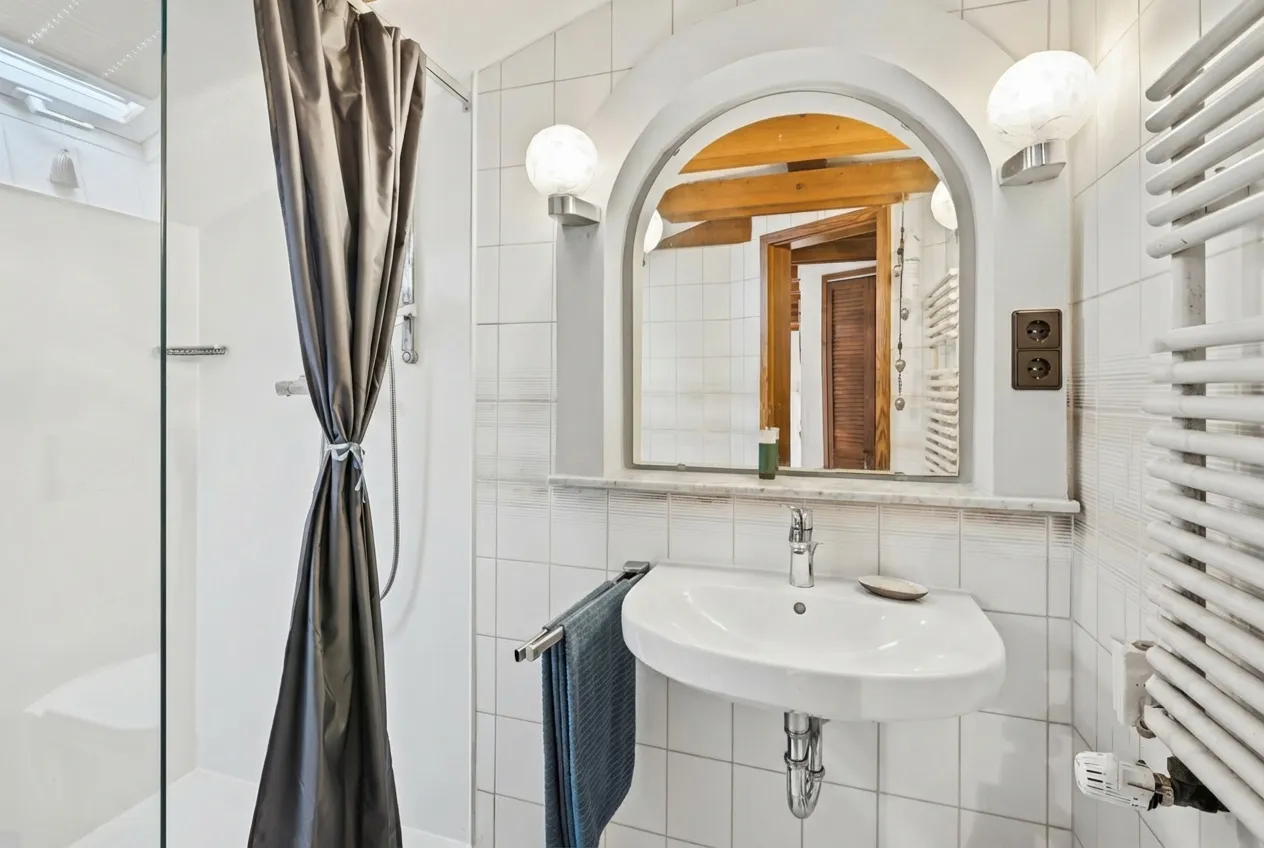 Bad mit Dusche_DG