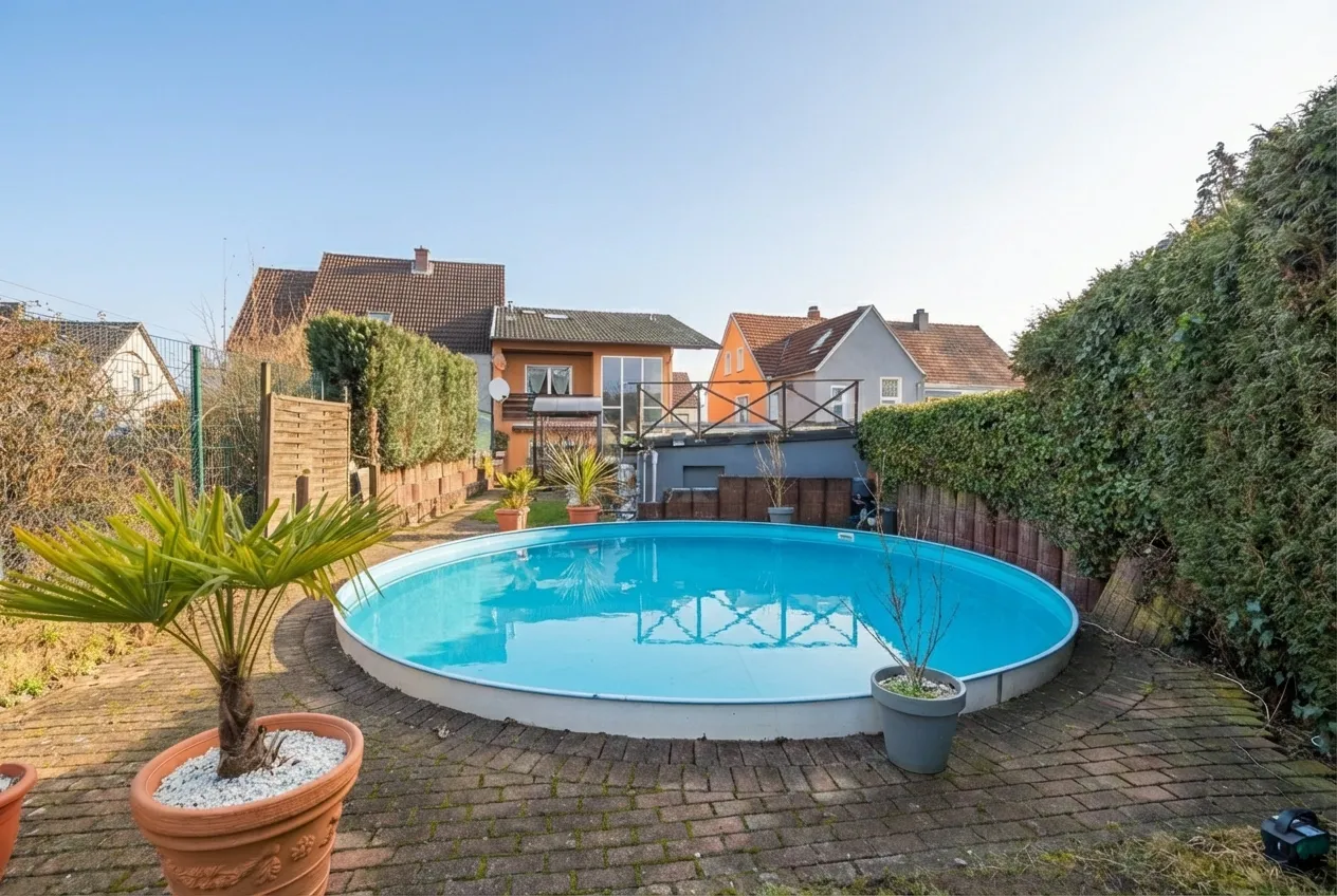 Pool im Garten