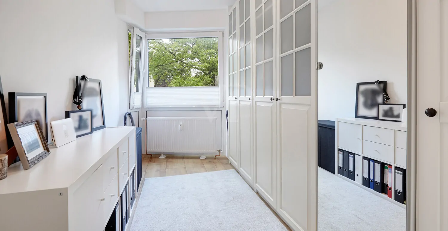 Kleiner Raum - derzeit Ankleide